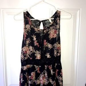 Maxi floral sheer dress.